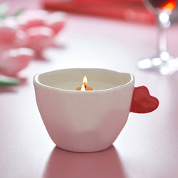 Non-toxic, paraffin-free candles with phthalate-free fragrances for a clean, safe burn in cute ceramic mug. 